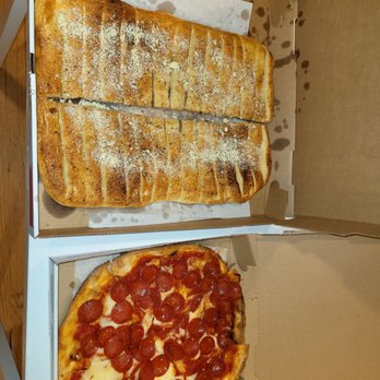 Artichoke Basille's Pizza - Breadsticks and pepporni pizza - Pizza Near Me - Brooklyn, New York
