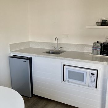 Capri Laguna - Small kitchenette - Hotels Near Me - Laguna Beach, California