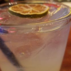 Lola Lolita - Vodka soda w/lemon