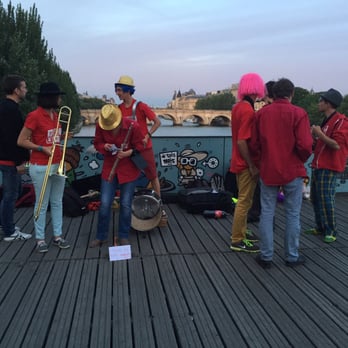 Le Pont des Arts - Music on the bridge--part of the citywide music festival - Landmarks & Historical Buildings Near Me - Paris, 75