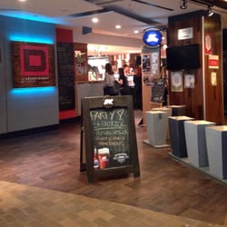 UQAM - Université du Québec à Montréal - Resto bar Le Département