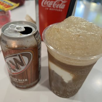 Delectable Delights - Root beer float - Ice Cream & Frozen Yogurt Near Me - Lutz, Florida