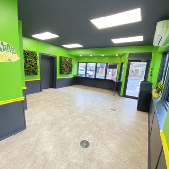 Ellis Kitchen - the interior of a commercial building - Soul Food Near Me - Hamilton, Ontario