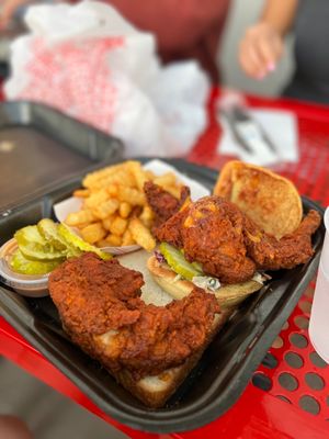 Dave's Hot Chicken by null