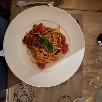 Baiocco - Spaghetti pomodorini freschi - fresh tomato and basil. Perfectly cooked and fresh from the garden - Italian Near Me - Miami, Florida
