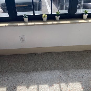 Boba & Berry - Broken tile, bad flooring, 17$ for a açaí bowl, no military discount, loud blender every couple minutes. - Bubble Tea Near Me - Tampa, Florida