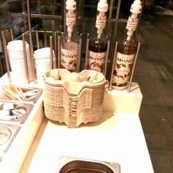 Yorma's - Kaffeesahne und lecker lecker Sirupse for free. Toll auch die Transportpappe!