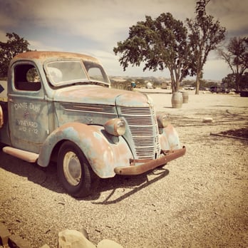 J Dusi Wines - I love the rustic warmth and friendliness of this place - Wine Tasting Room Near Me - Paso Robles, California