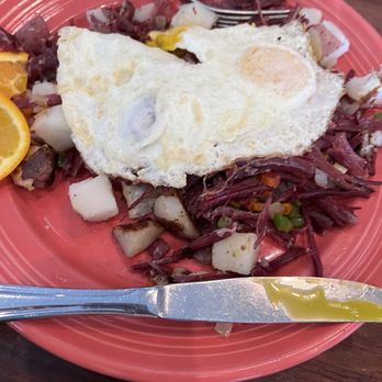 Four Sisters Cafe - Corned beef hash - Breakfast & Brunch Near Me - Roseville, California