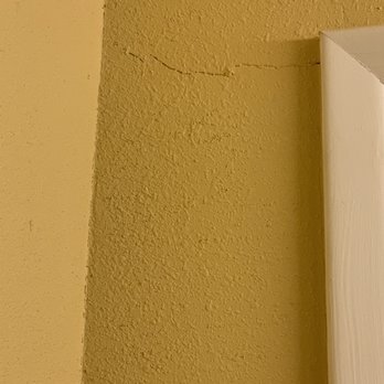 Best Western Durango Inn & Suites - Crack in the wall - Hotels Near Me - Durango, Colorado