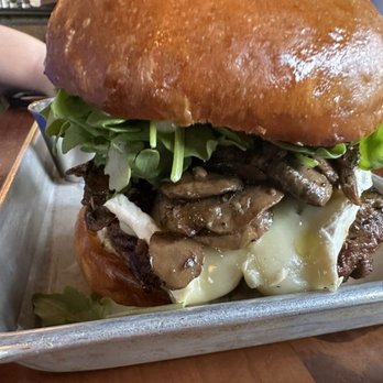 Beardslee Public House - Mushroom Brie Wagyu Burger - Breweries Near Me - Bothell, Washington
