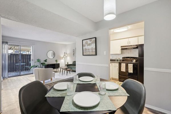 Hollyhills Apartments