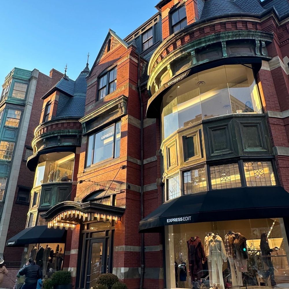 Newbury Street - Landmarks & Historical Buildings Near Me - Boston, Massachusetts