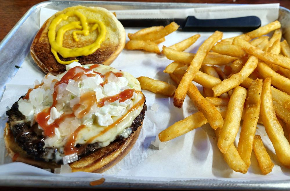 Scenic Lagoon Saloon Logo