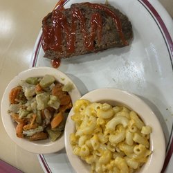 frozen Joe's in Roberta ga - Meatloaf with macaroni & cheese and steamed vegetables