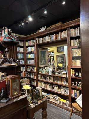 Pulp Fiction Coffee House/Robbie Rare Books by null