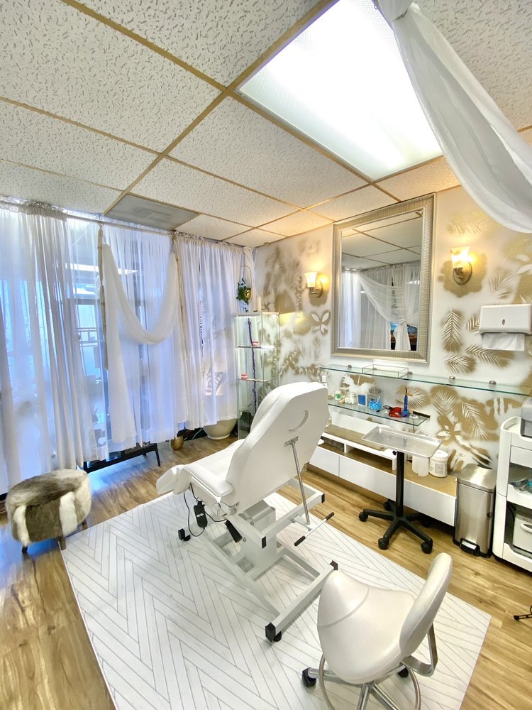 Ms Patti The Esthetician Logo