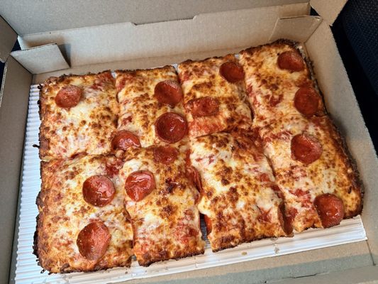 Motown's Pizza by null