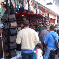 Zona Piel - Lo que la gente vende en sus comercios.