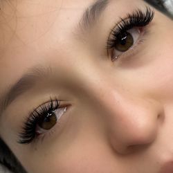 Tony's Nail Salon - Wispy volume
