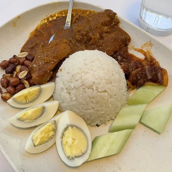Banana Leaf Restaurant - Banana Leaf Rice - Nasi Lemak with Rendang Chicken - Singaporean Near Me - Milpitas, California Banana Leaf Restaurant - Banana Leaf Rice - Nasi Lemak with Rendang Chicken - Singaporean Near Me - Milpitas, California