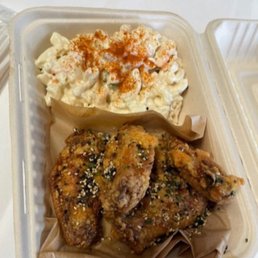 Wings & mac salad