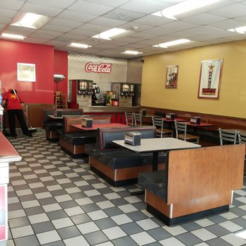 Carl's Jr - Inside the restaurant.......... - Fast Food Near Me - Wailuku, Hawaii