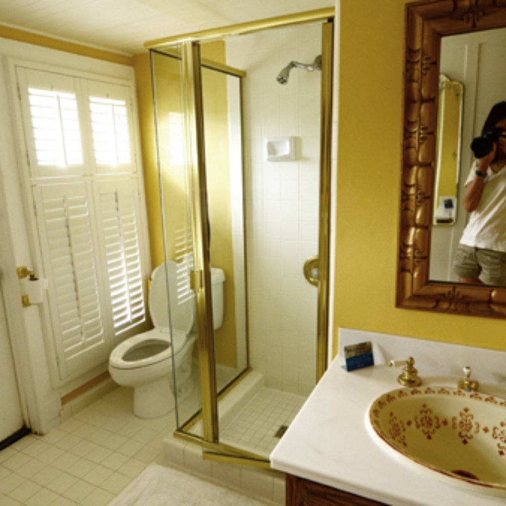 Sea View Inn - The shared bathroom for Room 1 & 2. - Hotels Near Me - Carmel, California