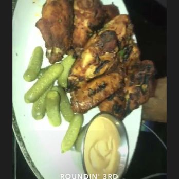 Roundin' 3rd - Smoked wings - American Near Me - Long Beach, California