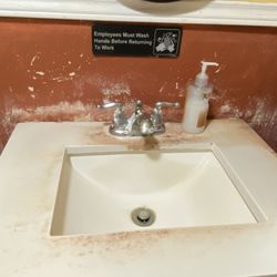 La Herradura Mexican Restaurant - Bathroom sink