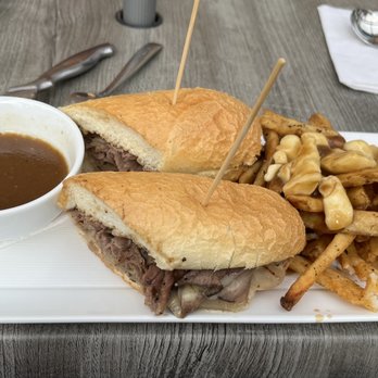 State & Main Kitchen & Bar - French Dip + Poutine - American Near Me - Aurora, Ontario State & Main Kitchen & Bar - French Dip + Poutine - American Near Me - Aurora, Ontario