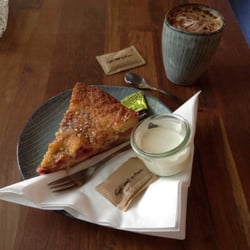 Café mig og Annie - Cappuccino & Rabarbertærte