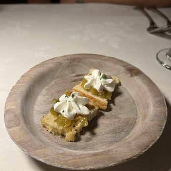 The Ivy Inn - Complimentary starter crackers with jam and goat cheese - New American Near Me - Charlottesville, Virginia