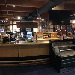 Crossroads Café - There's no one here because it's almost closing time!