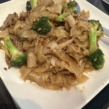 Shine Thai Cuisine - Pad See Ew - Thai Near Me - Daly City, California Shine Thai Cuisine - Pad See Ew - Thai Near Me - Daly City, California
