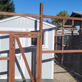 Fence Bldr - Enclosure for cats. - Fences & Gates Near Me Fence Bldr - Enclosure for cats. - Fences & Gates Near Me