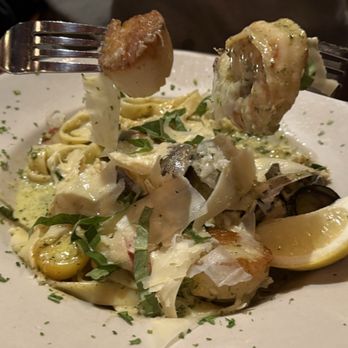 Side Door Cafe - Seafood fettuccine - New American Near Me - Gleneden Beach, Oregon