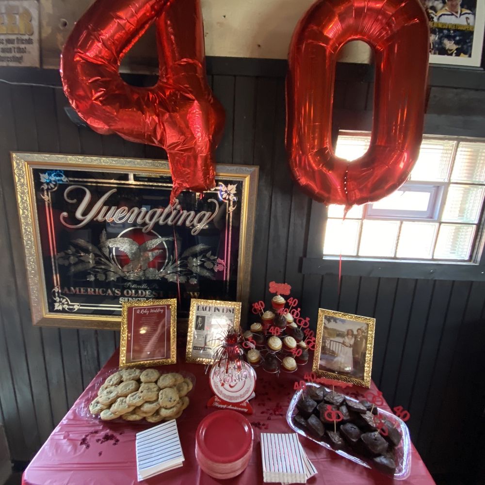 Hackett’s Pub - a table with a red tablecloth and red balloons - Pubs Near Me - Youngstown, Ohio Hackett’s Pub - a table with a red tablecloth and red balloons - Pubs Near Me - Youngstown, Ohio