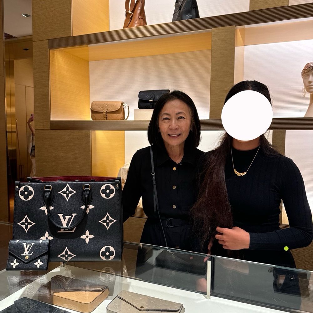 Louis Vuitton Honolulu Ala Moana Center - Sharon to the left! - Accessories Near Me - Honolulu, Hawaii
