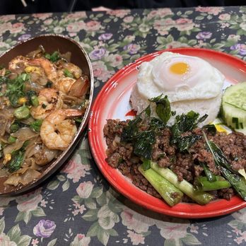 Kin Len - Thai Street Eats - pad see ew with shrimp & Basil Beef [Kra Prao Neua] - Thai Near Me - San Diego, California