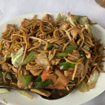 Saladang - Chow Mein with chicken - Thai Near Me - Pasadena, California Saladang - Chow Mein with chicken - Thai Near Me - Pasadena, California