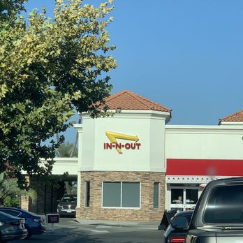 In-N-Out Burger - Drive thru line, wraps around. - Burgers Near Me - Clovis, California