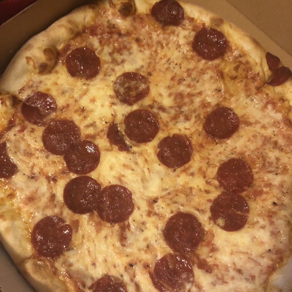 Brooklyn's Pizza - Is that what you call this pepperoni pizza? There's not a lot of pepperonis all over the pizza. So disappointing! - Italian Near Me - Irvington, New Jersey