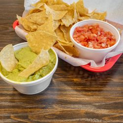Casita Taco Al Carbon - Chips, Guac, Salsa