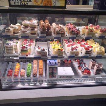 Paris Baguette - Macarons and cake slices - Bakeries Near Me - Brooklyn, New York