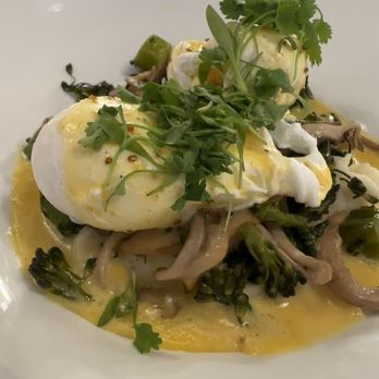 58 Degrees & Holding - Broccolini Benedict   Such a delicate flavor, and served over a bed of soft mashed potatoes. This was delicious! - New American Near Me - Sacramento, California