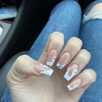 Blume Nails Spa - Nail Salons Near Me - Solon, Ohio