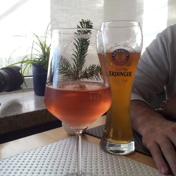 Runway 33 - Rose Weinchen & Erdinger Weißbier - German Near Me - Helgoland, SH