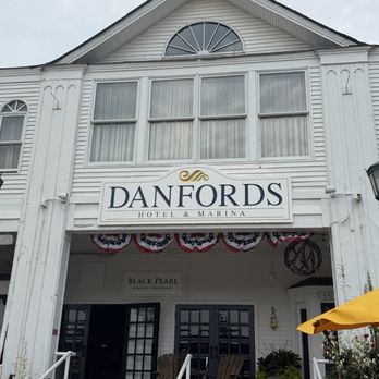 Black Pearl Seafood Chophouse - Seafood Near Me - Port Jefferson, New York