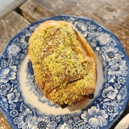 Pistachio Croissant